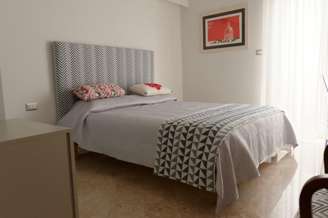 B&B Questa Casa Non E'Un Albergo 팔레르모 외부 사진