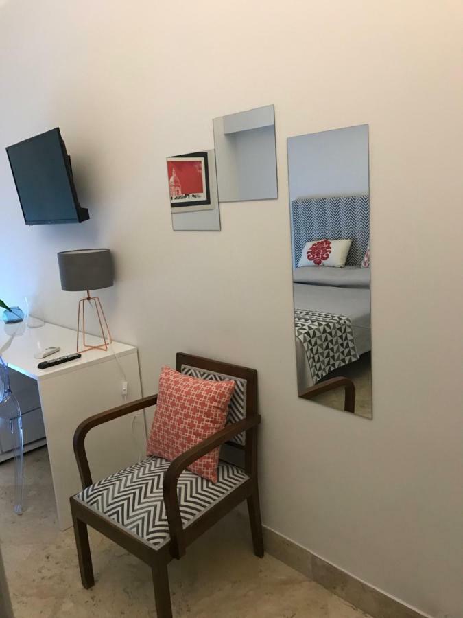 B&B Questa Casa Non E'Un Albergo 팔레르모 외부 사진